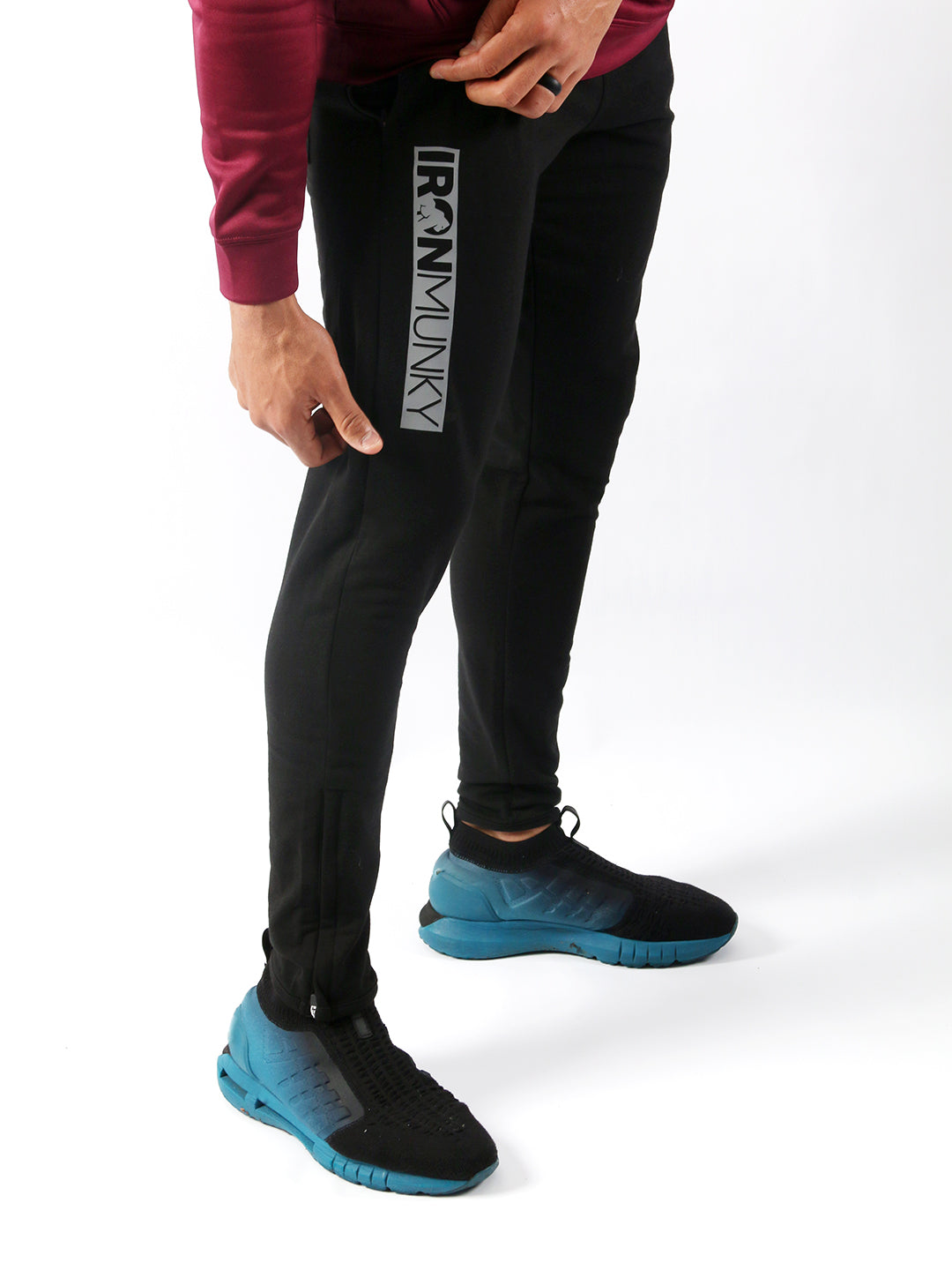 Flow Tapered Joggers - Black